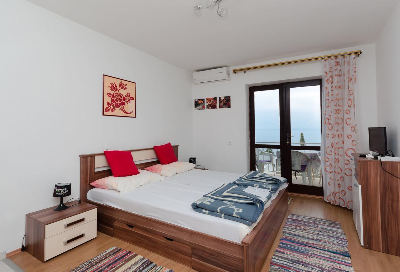 Apartments And Room Luka Klenovica Exterior photo